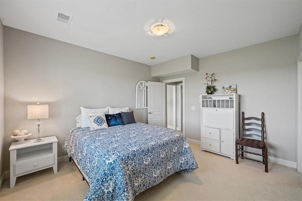 812 SW Lake Pines Drive — photo 43