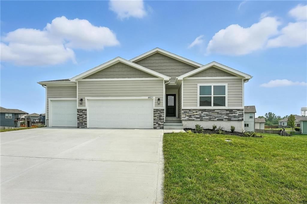 4421 SW Grindstone Circle, Lee's Summit, MO