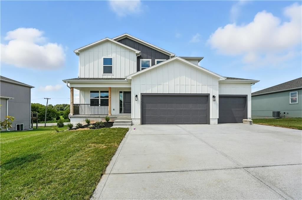 1933 SW Merryman Drive, Lee's Summit, MO