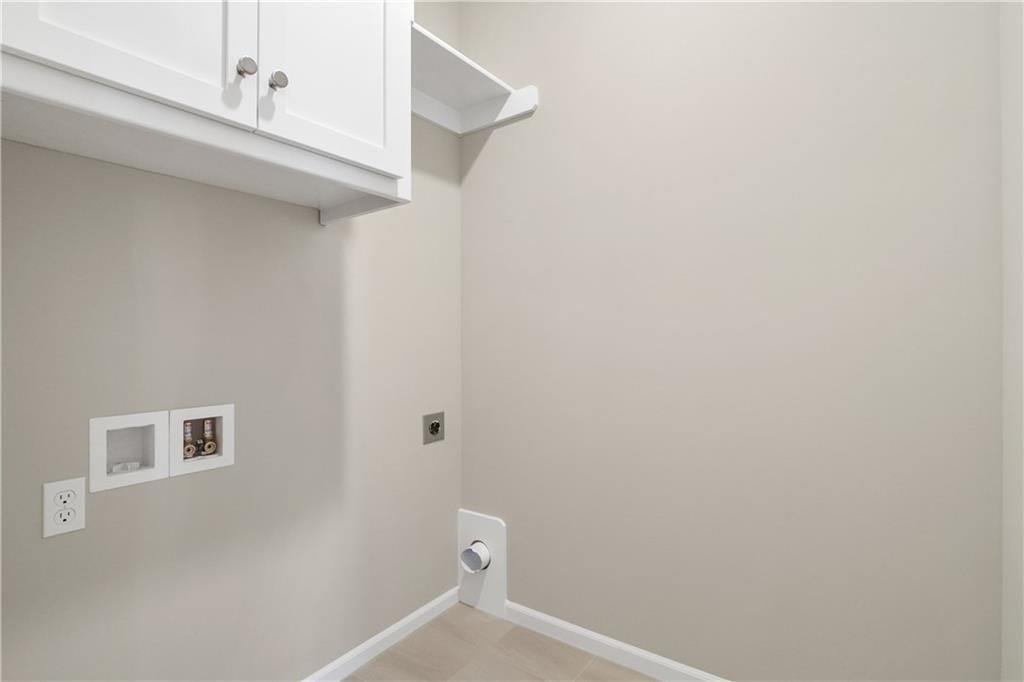 Photo 7 of 16 - 25381 W 148th Street