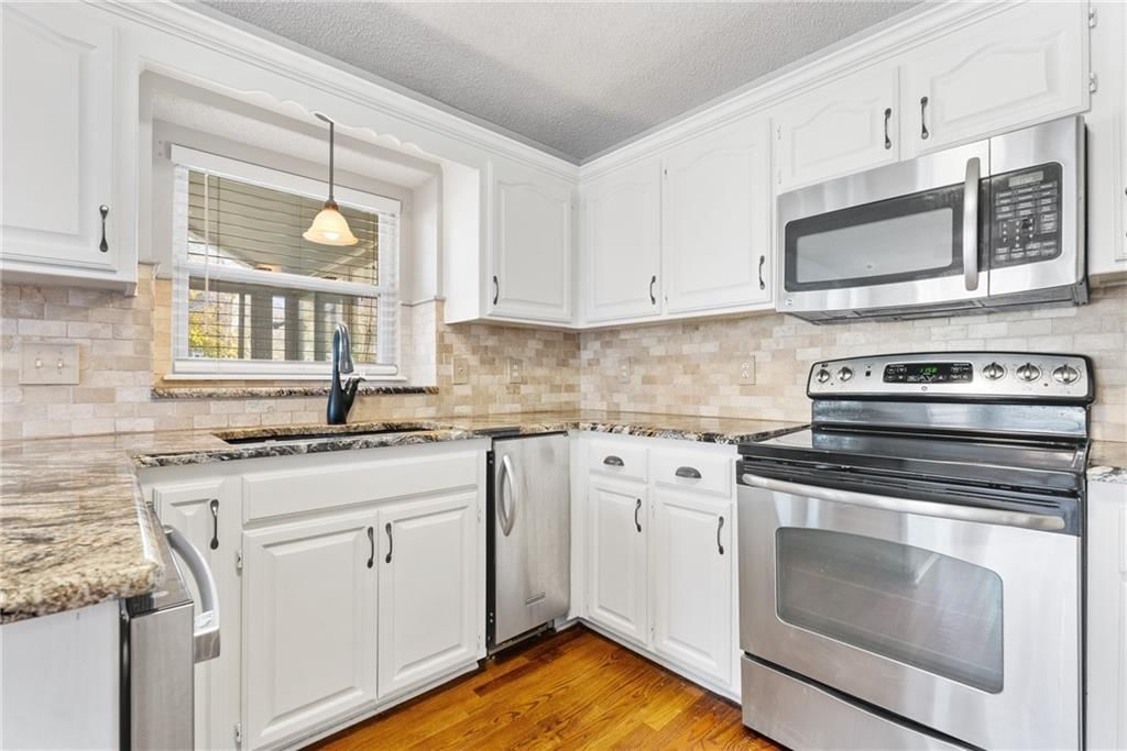 105 NE Madison Court — photo 11
