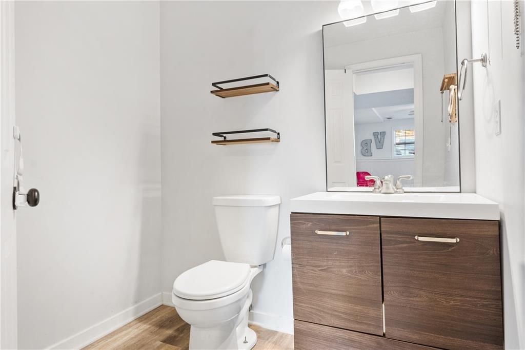 105 NE Madison Court — photo 31
