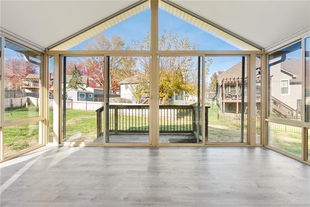 105 NE Madison Court — photo 33