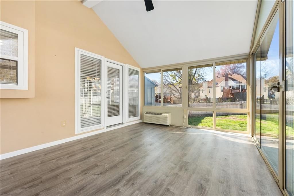 105 NE Madison Court — photo 35