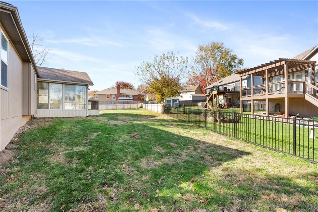 105 NE Madison Court — photo 39