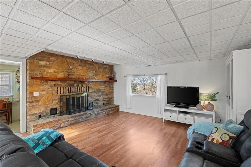 Photo 8 of 35 - 27977 W 311th Street