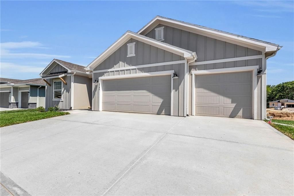 1607 Grayhawk Drive — photo 2