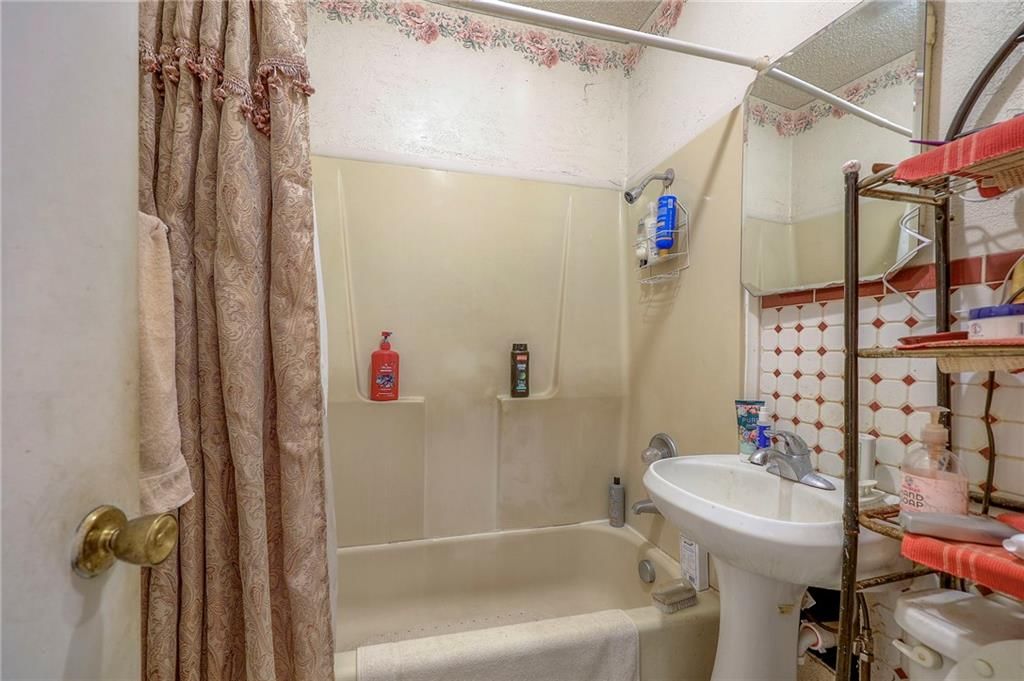 2225 Jackson Avenue — photo 13
