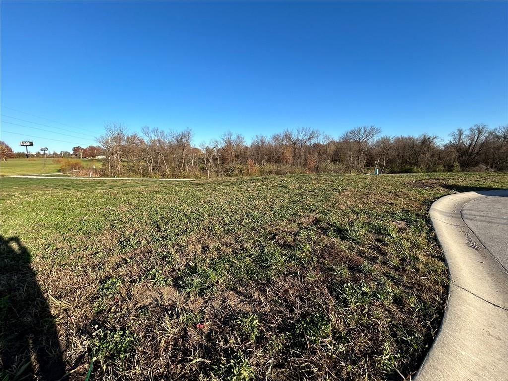 708 NE Pavilion Drive, Blue Springs, MO