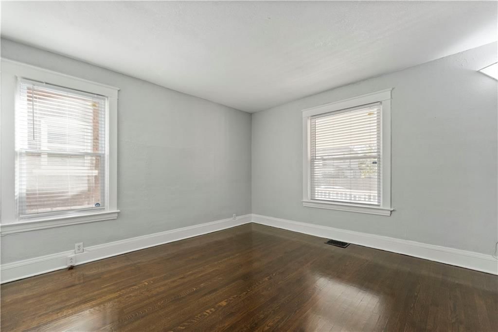 3224 E 11th Street — photo 7