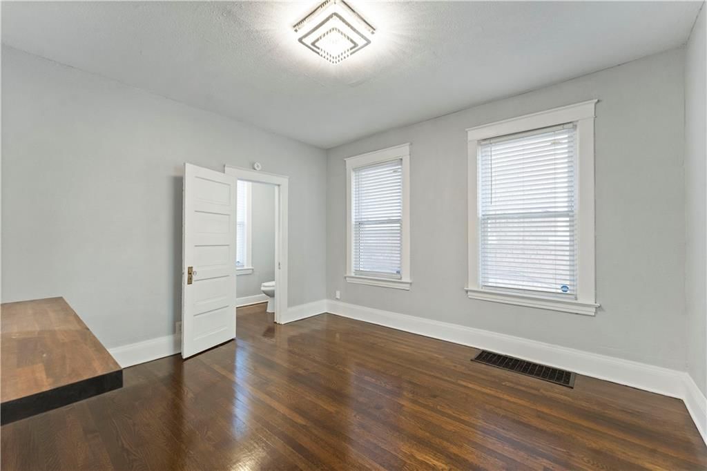 3224 E 11th Street — photo 11