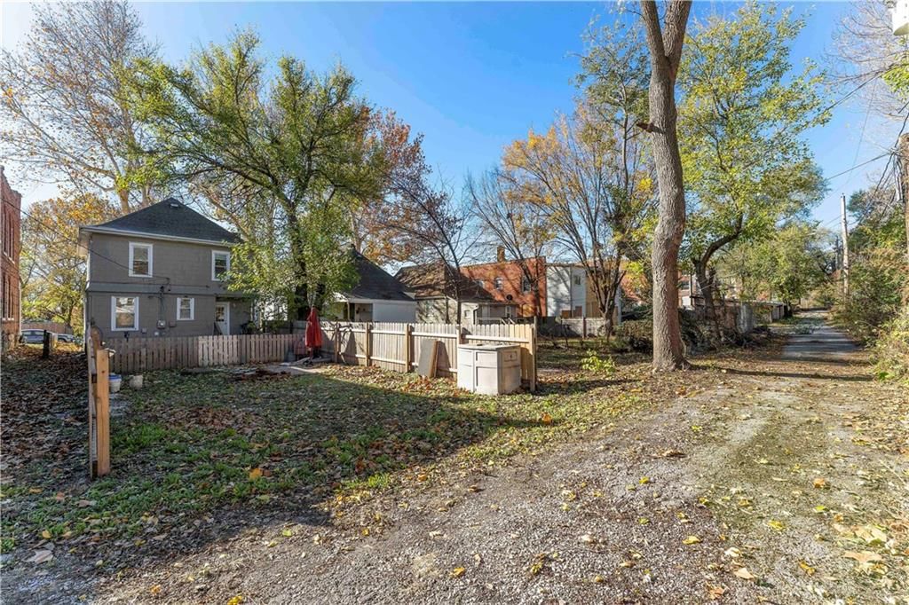 3224 E 11th Street — photo 32