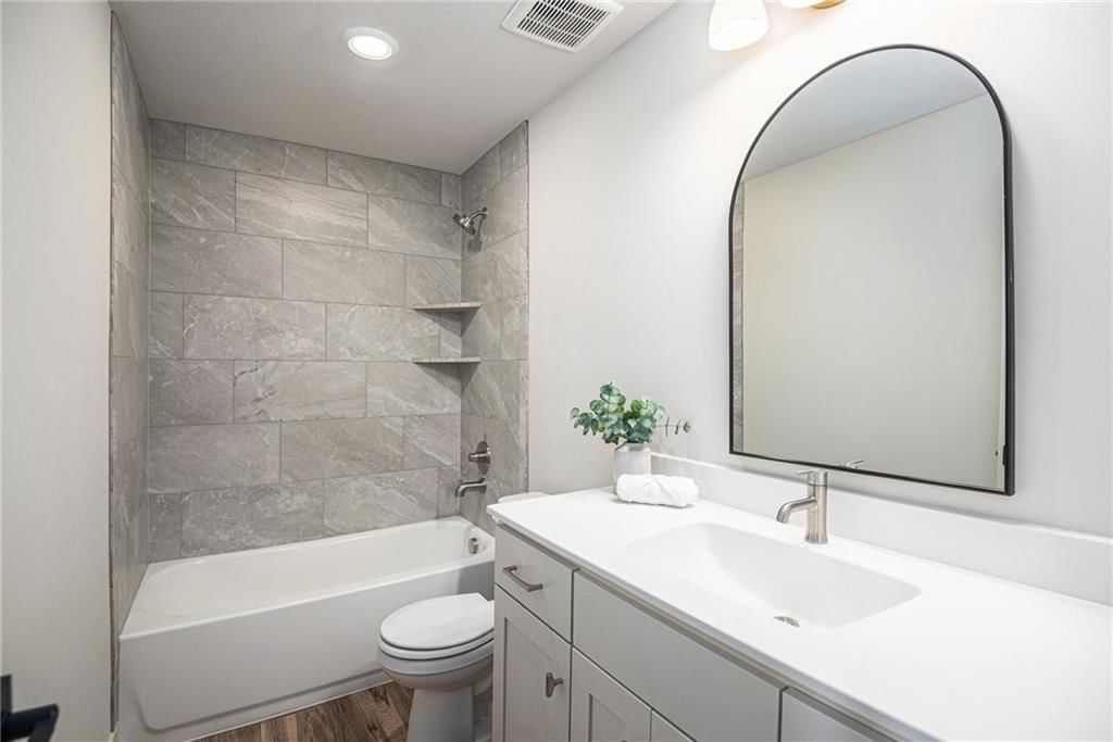 55 E 36th Street — photo 31