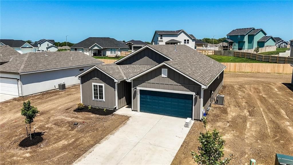 Photo 3 of 27 - 1660 Grayhawk Drive