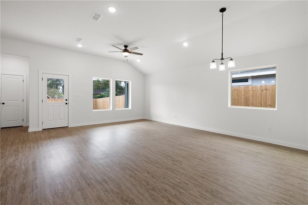 1648 Grayhawk Drive — photo 2