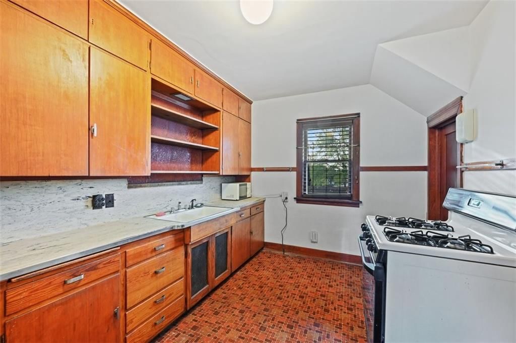 901 Metropolitan Avenue — photo 11