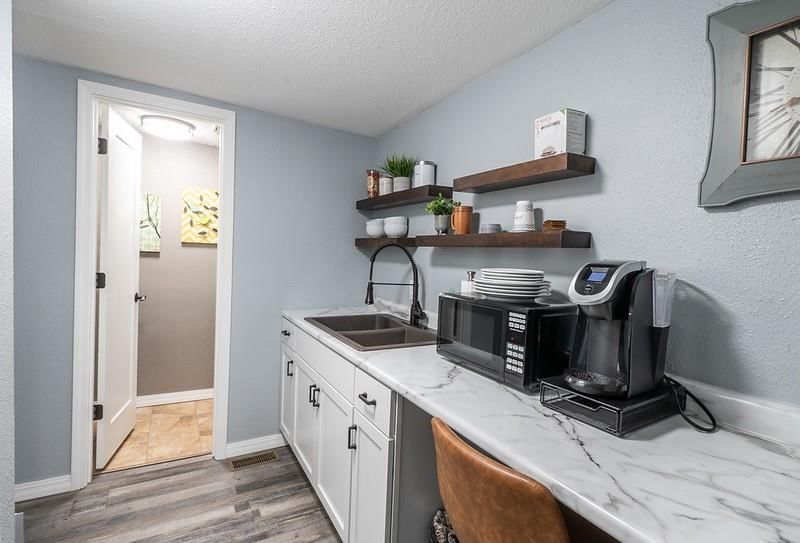 1013 W 11th Street — photo 16