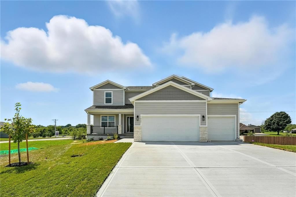 1937 SW Hightown Drive, Lee's Summit, MO