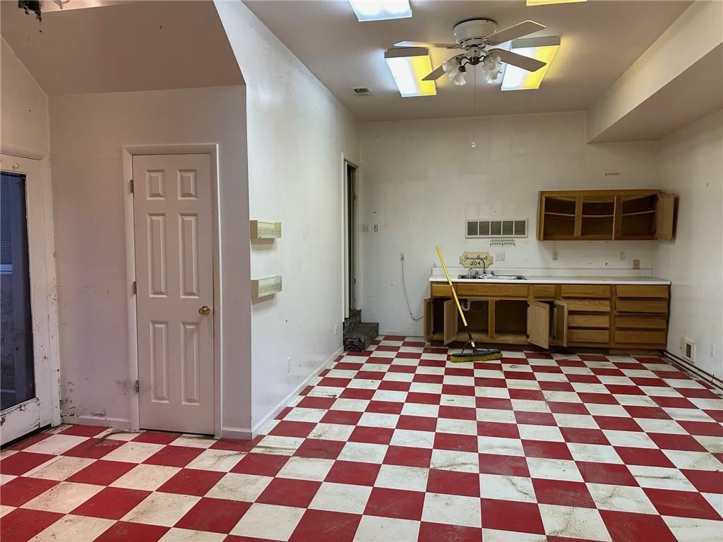 8120 Lee Boulevard — photo 18