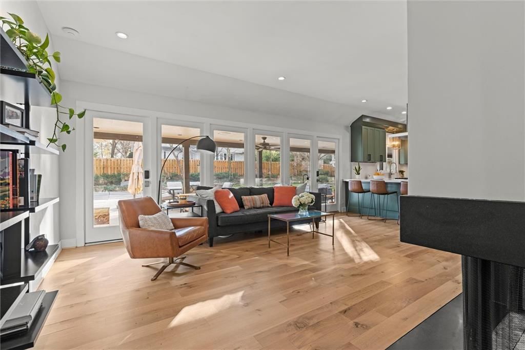 2101 W 70th Street — photo 8
