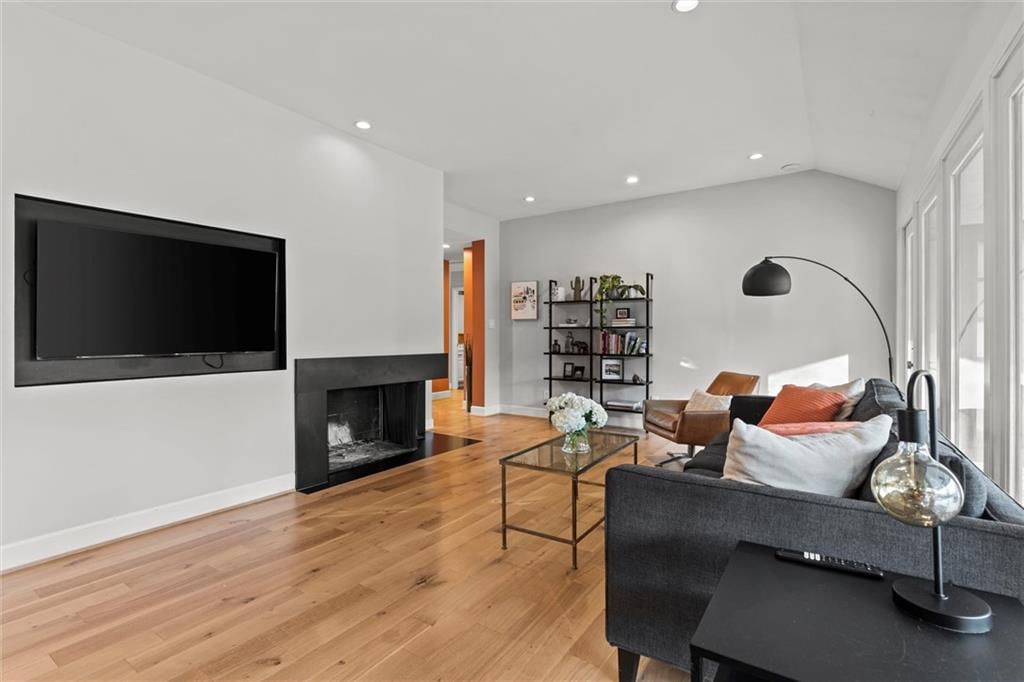 2101 W 70th Street — photo 9