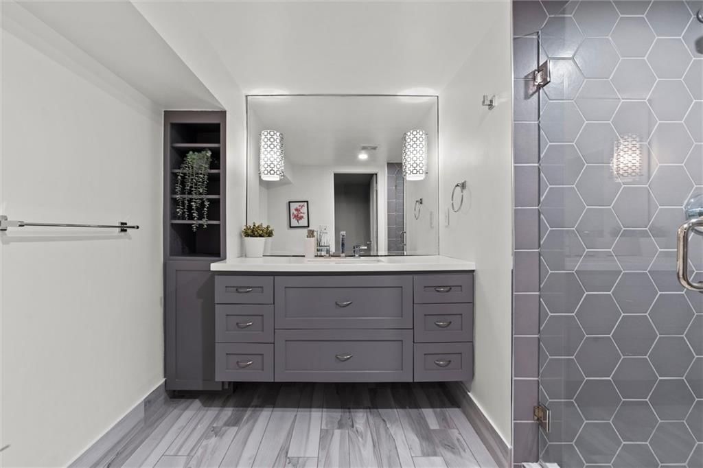 2101 W 70th Street — photo 27