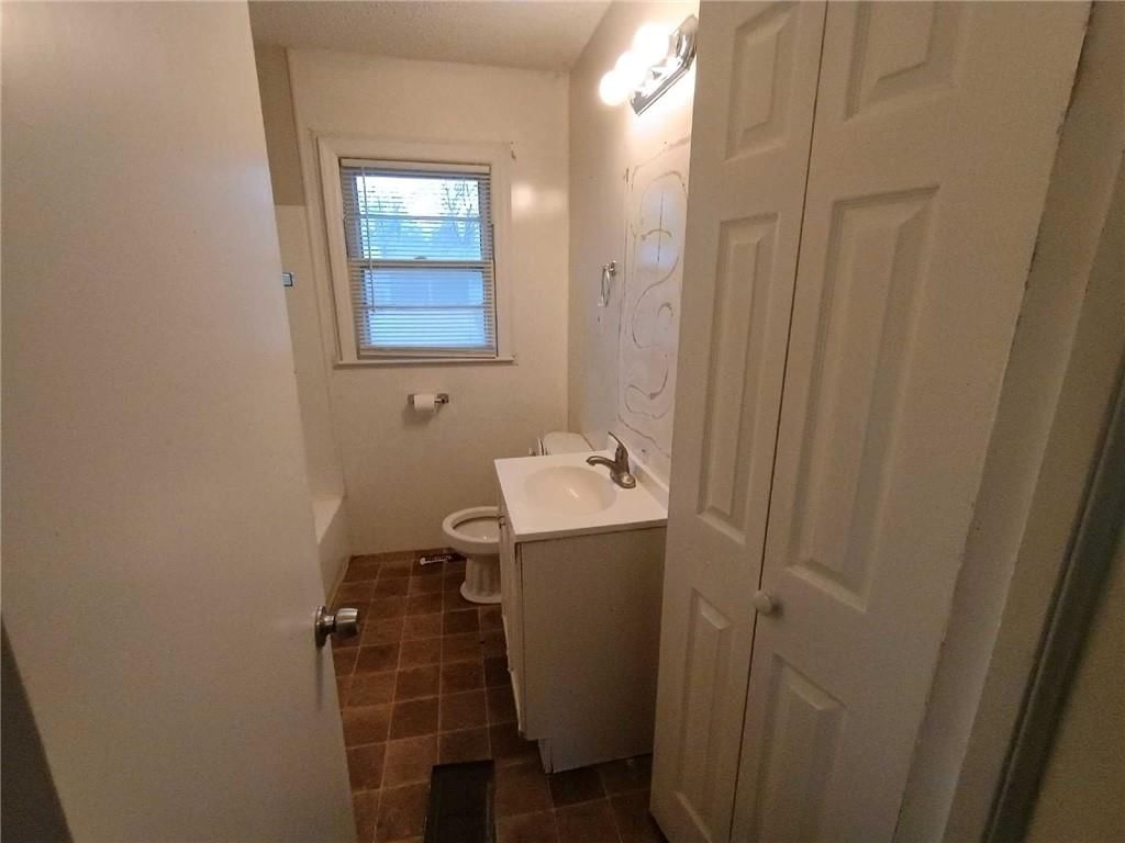Photo 5 of 16 - 6204 Fairlane Drive
