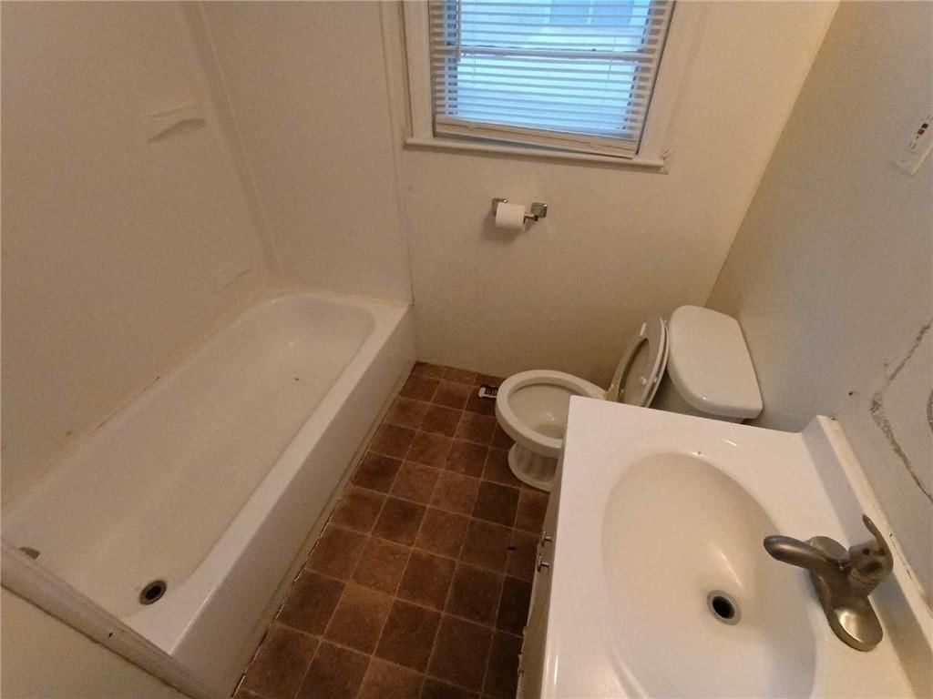 Photo 6 of 16 - 6204 Fairlane Drive