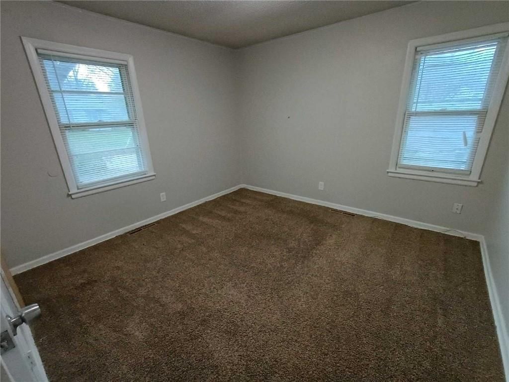 Photo 7 of 16 - 6204 Fairlane Drive