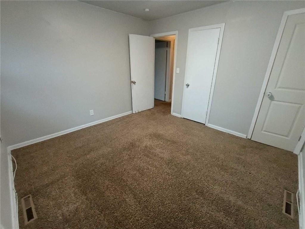 Photo 8 of 16 - 6204 Fairlane Drive