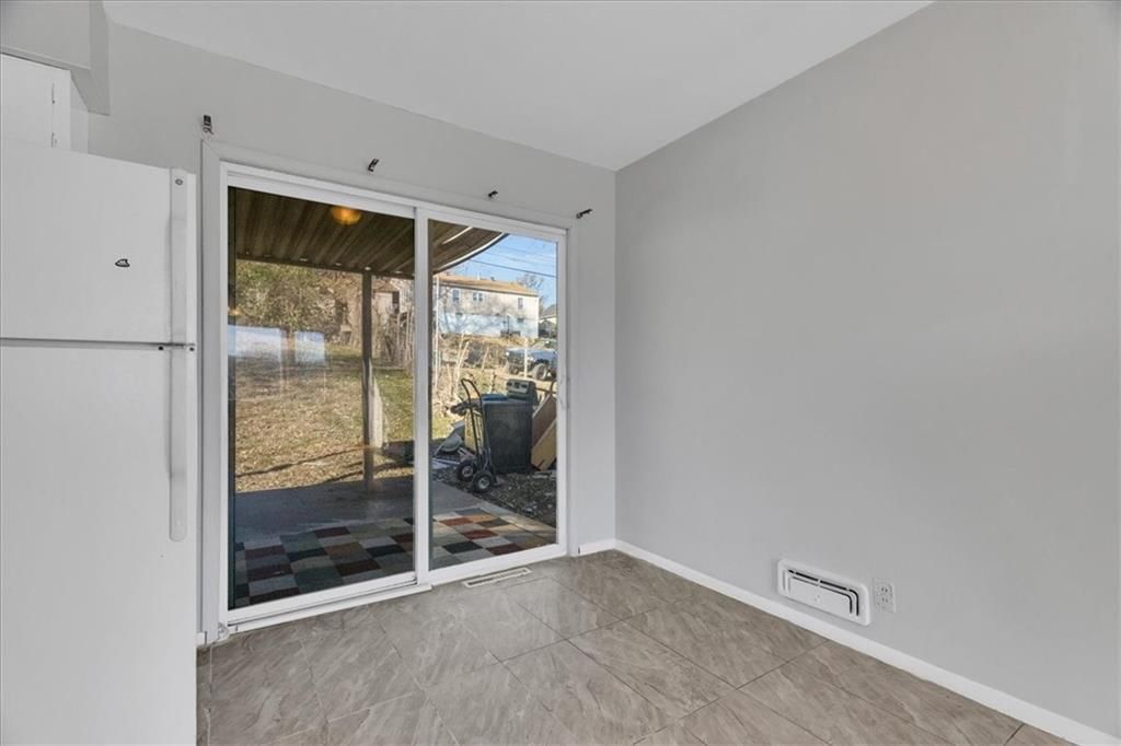 1740 BRISTOL Avenue — photo 7