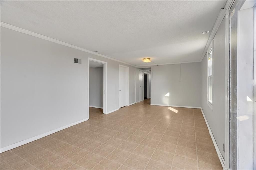 1740 BRISTOL Avenue — photo 13