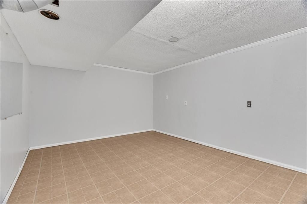 1740 BRISTOL Avenue — photo 14