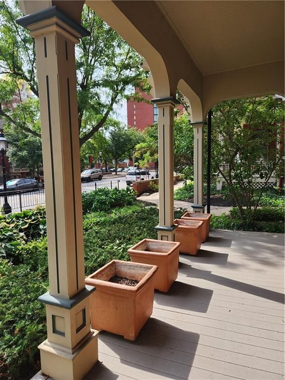 1070 Washington Street — photo 3