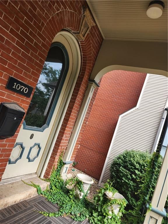 1070 Washington Street — photo 4