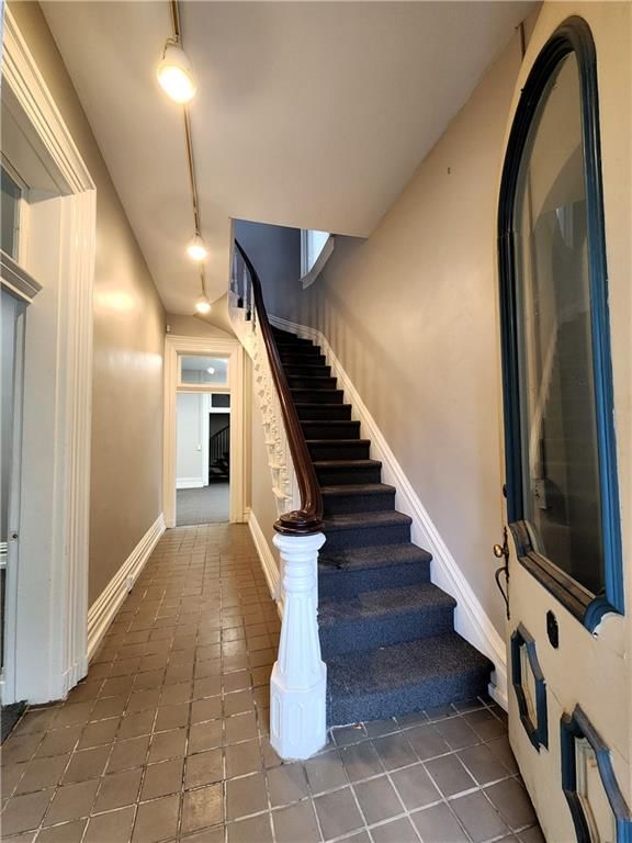 1070 Washington Street — photo 5