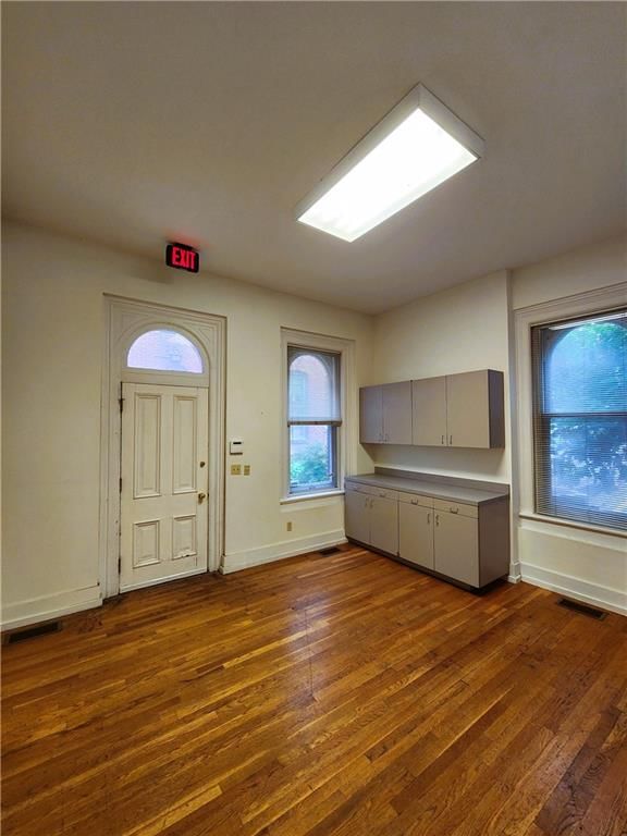 1070 Washington Street — photo 10