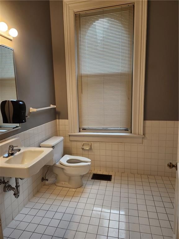 1070 Washington Street — photo 11