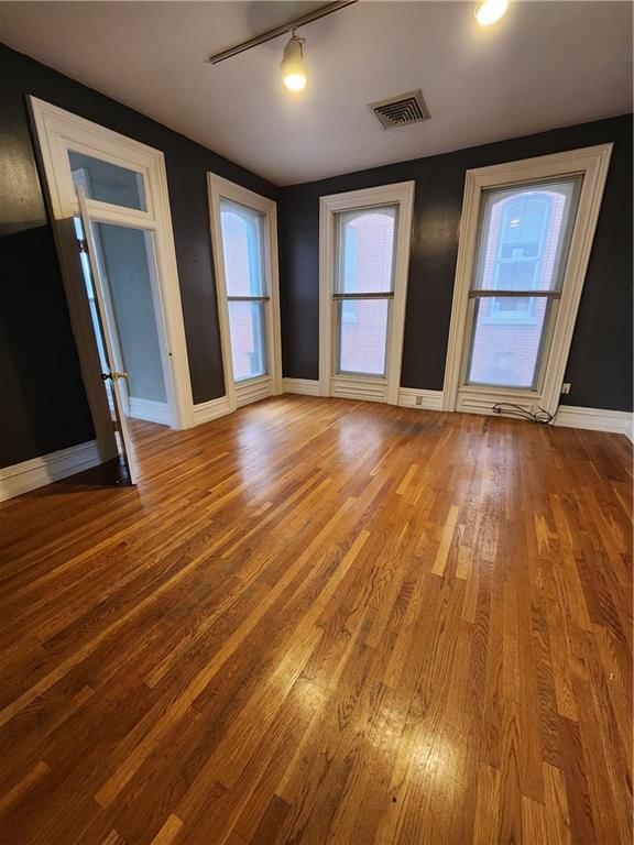 1070 Washington Street — photo 15