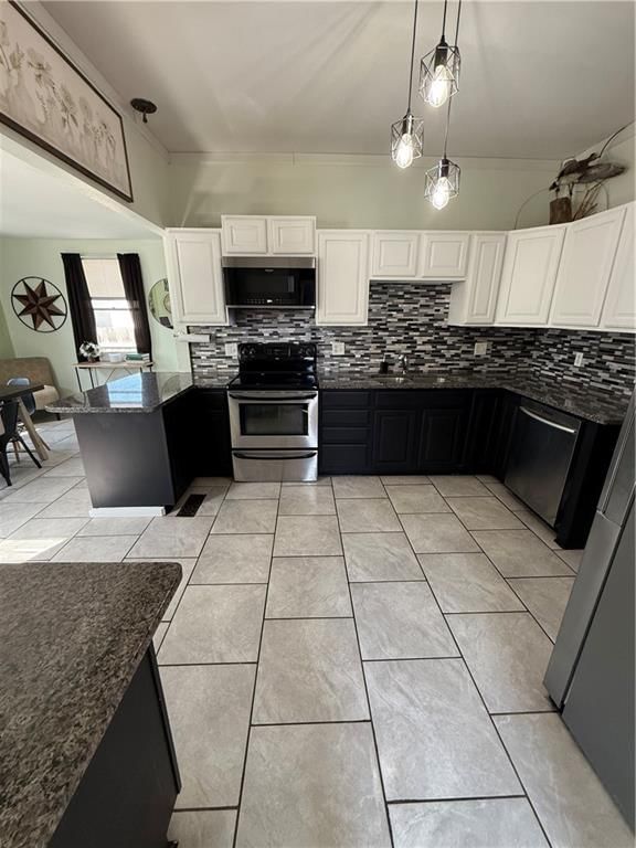 Photo 8 of 32 - 323 W 6th Street