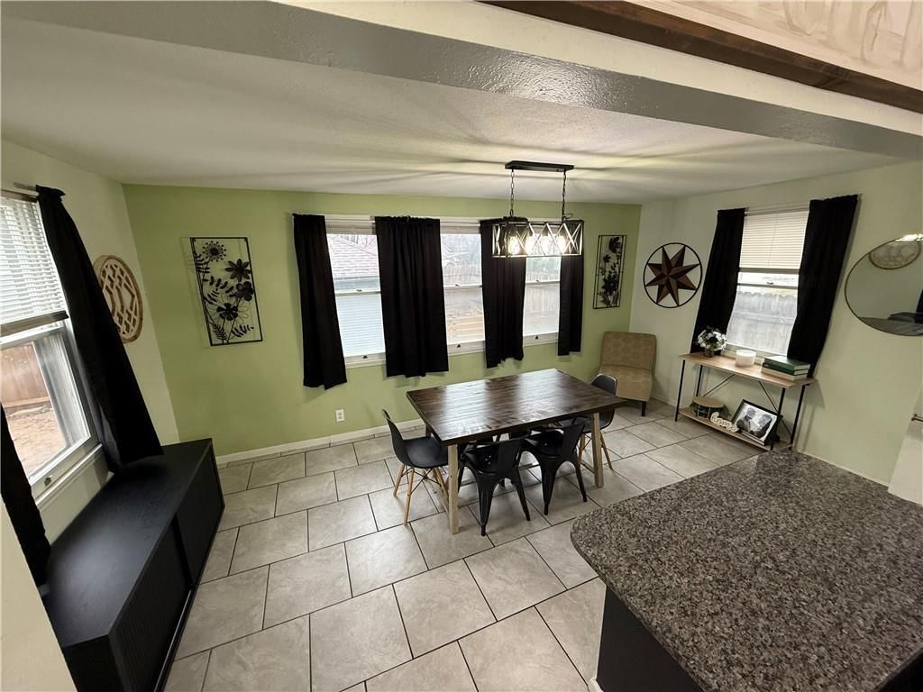 Photo 10 of 32 - 323 W 6th Street