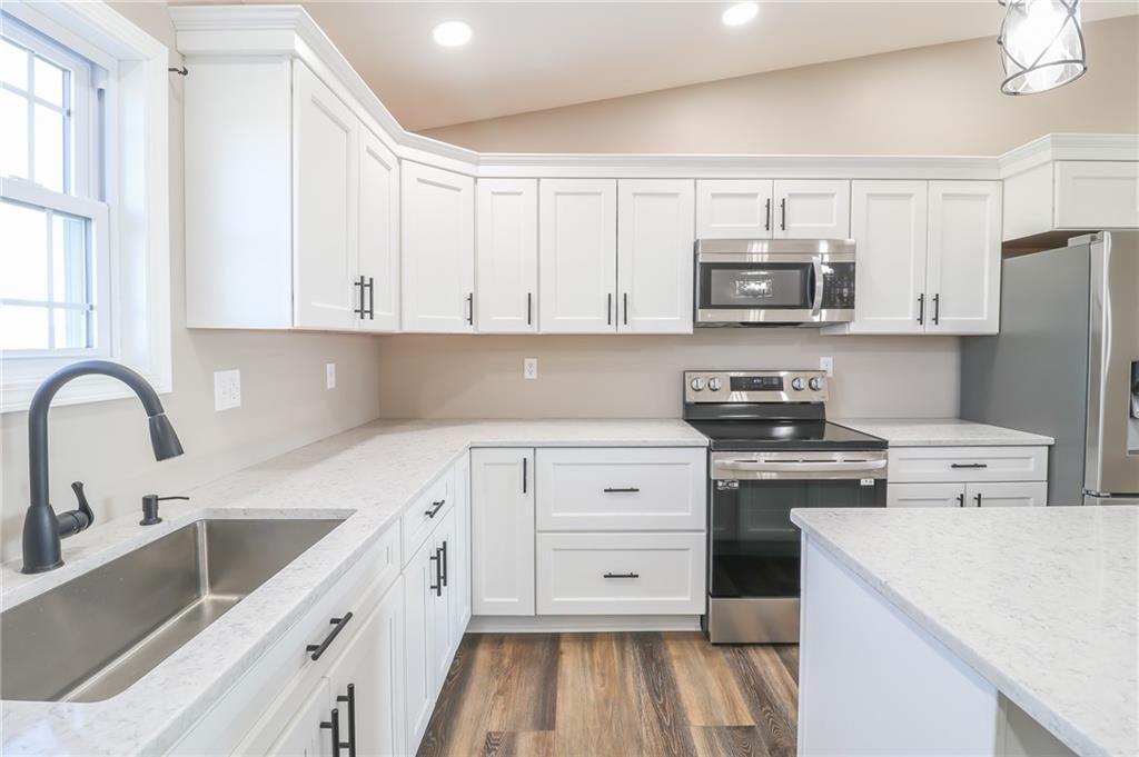 Photo 6 of 33 - 815 SW 520th Road