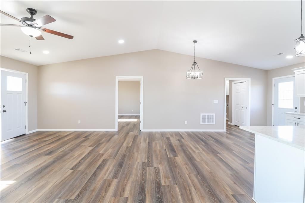 Photo 7 of 33 - 815 SW 520th Road