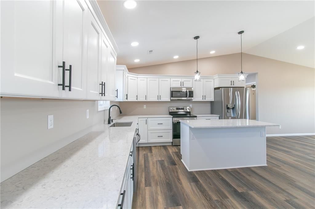 Photo 8 of 33 - 815 SW 520th Road