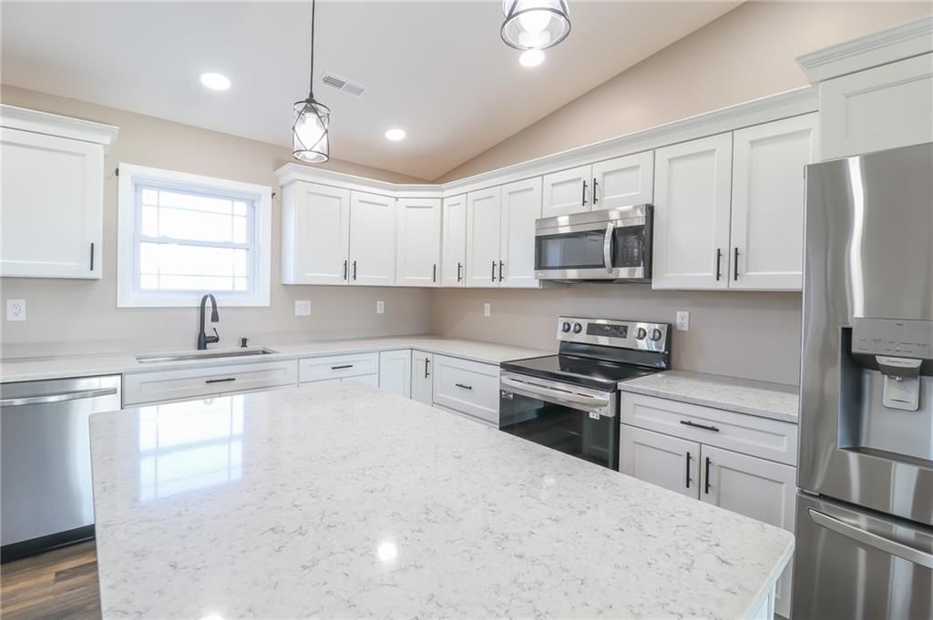 Photo 9 of 33 - 815 SW 520th Road