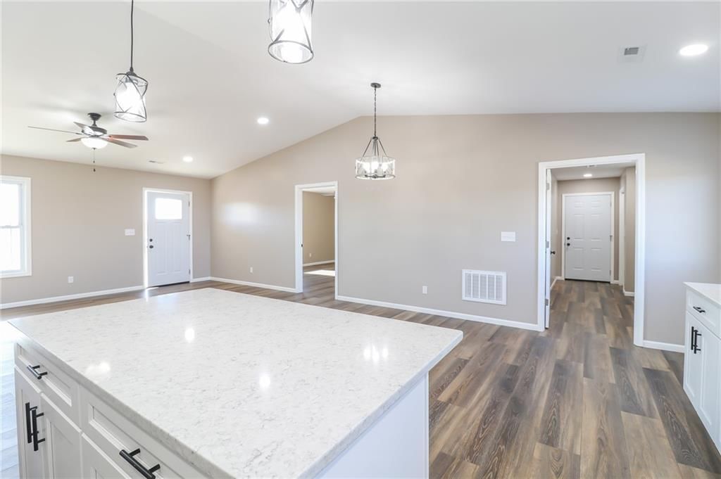 Photo 11 of 33 - 815 SW 520th Road