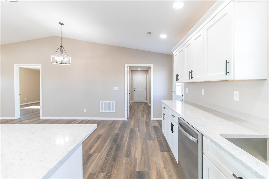 Photo 12 of 33 - 815 SW 520th Road