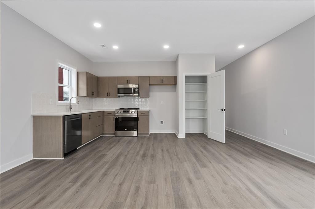 4521 Forest Avenue — photo 31