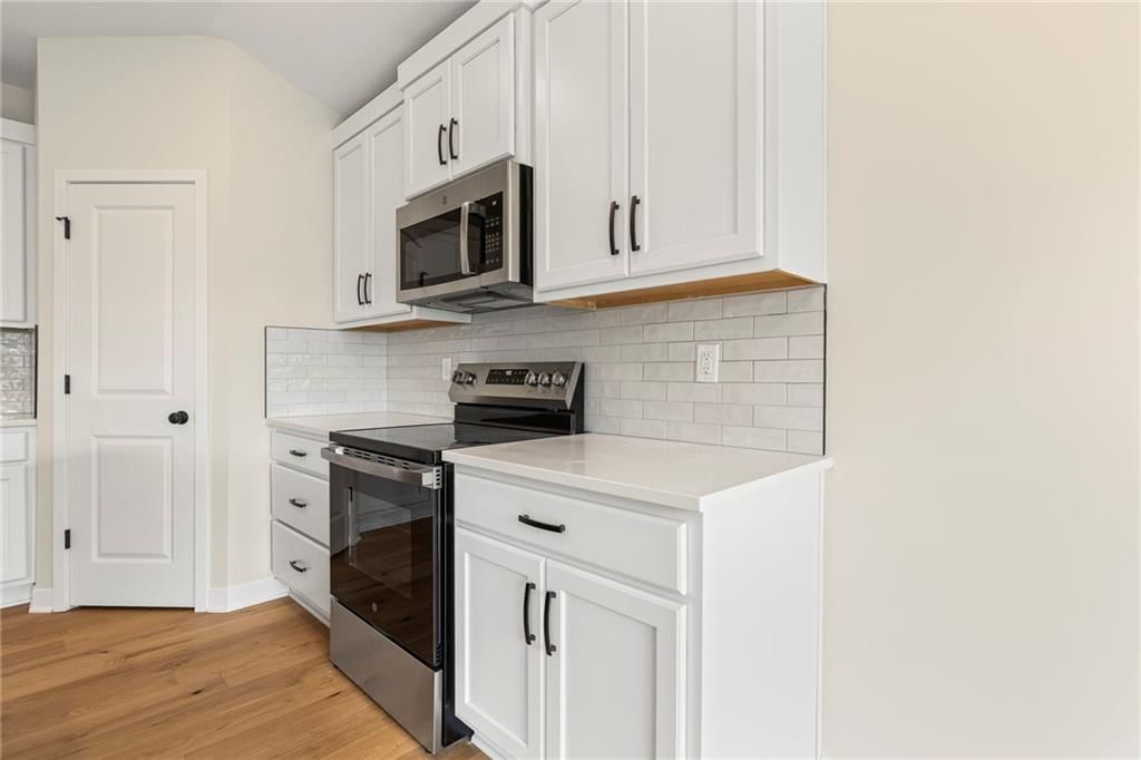 Photo 14 of 46 - 17752 Houston Street