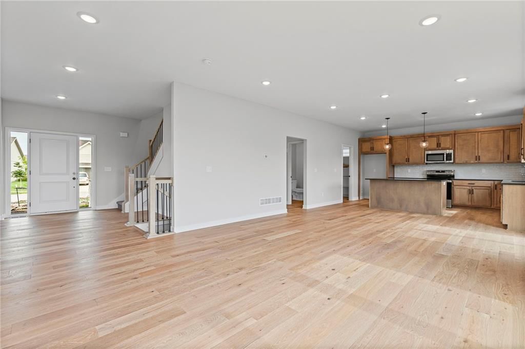 Photo 9 of 53 - 17744 Houston Street